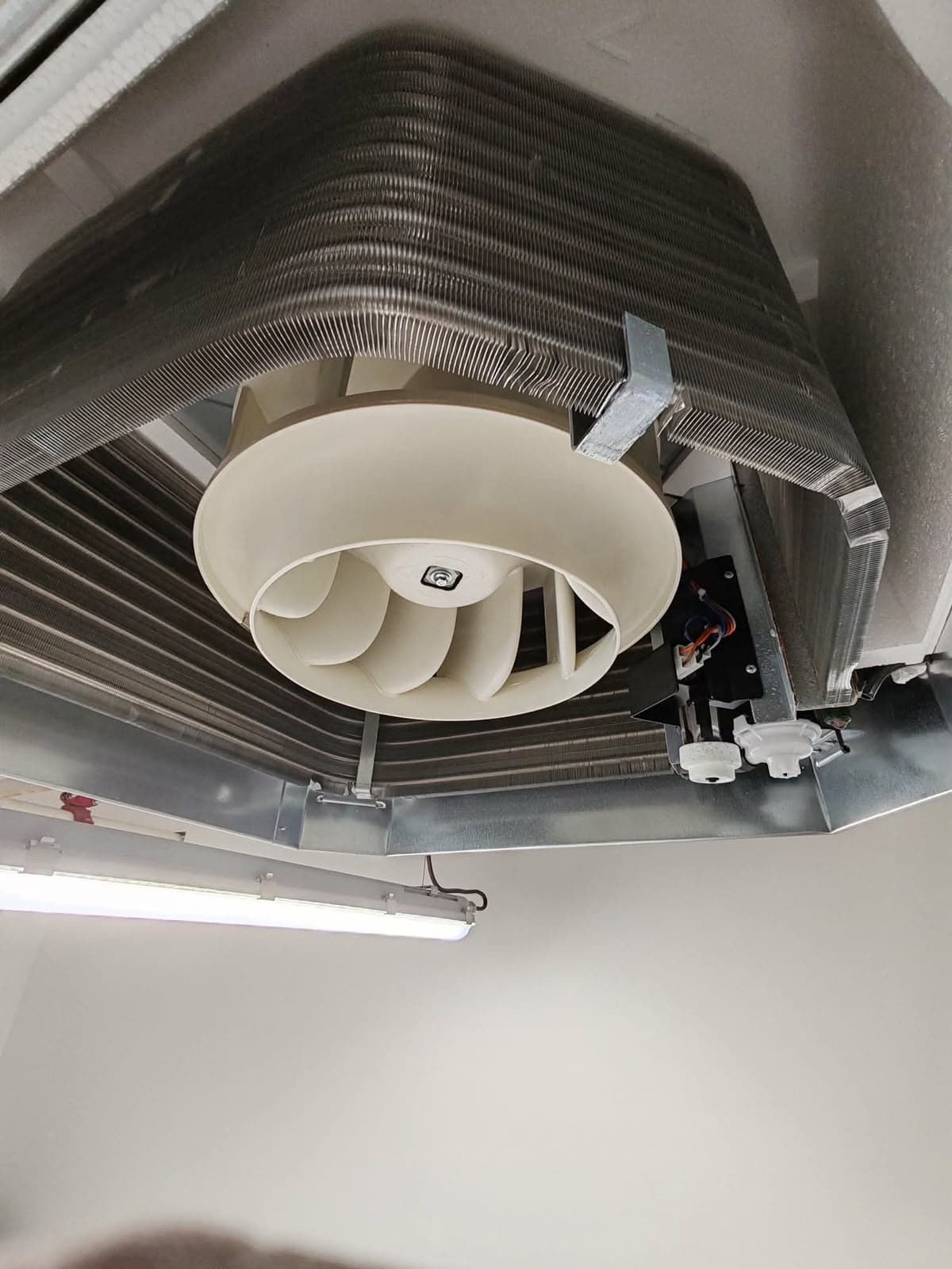 Clim. pro — Ventilo-convecteur de pharmacie remis à neuf
