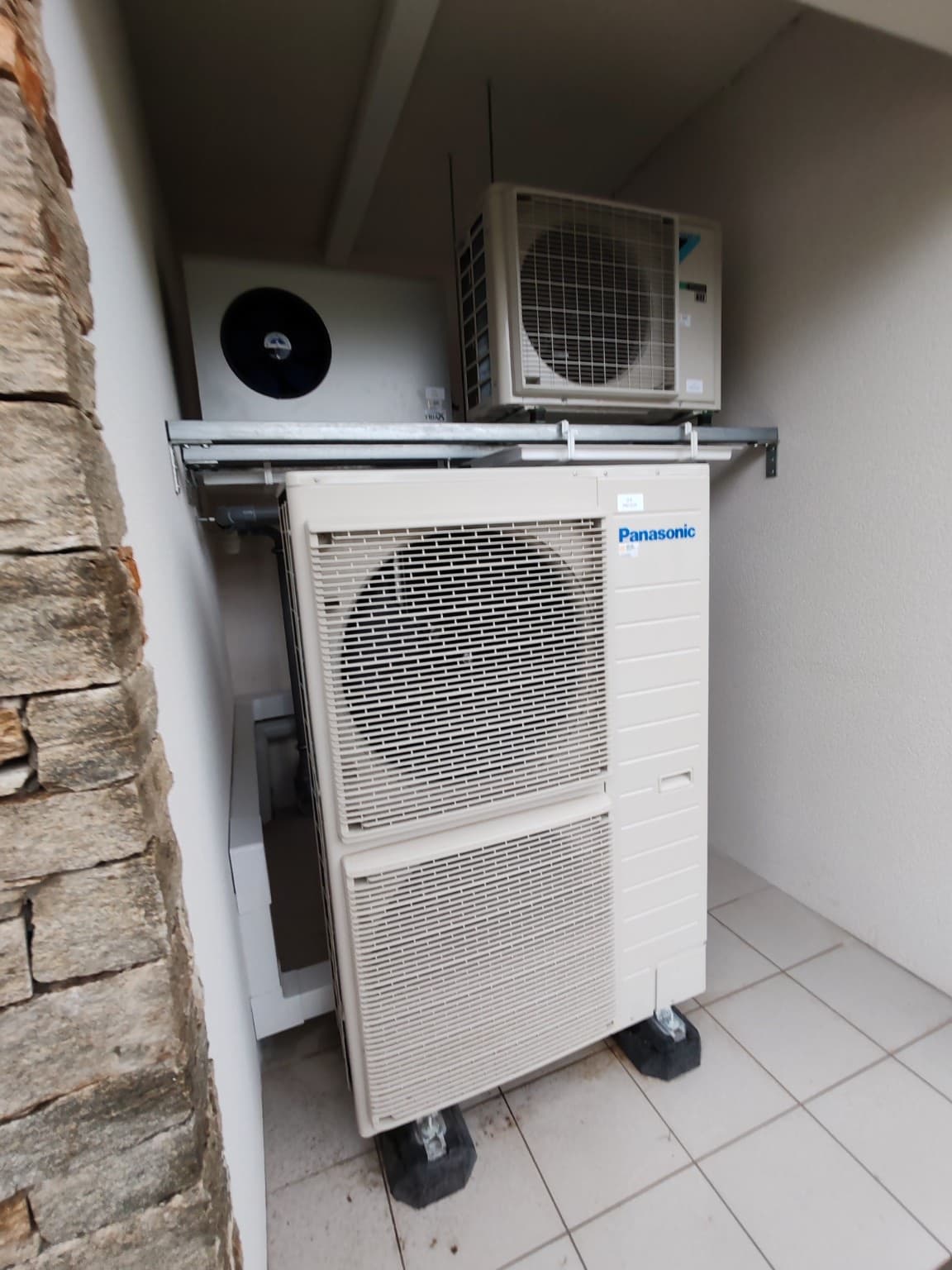 Installation de climatisation Panasonic de forte puissance réalisée par RSB à La Réunion